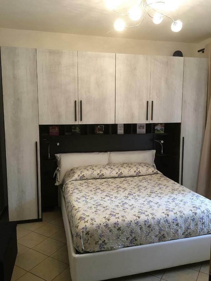 Appartamento - Casa La Botola - Алба Екстериор снимка